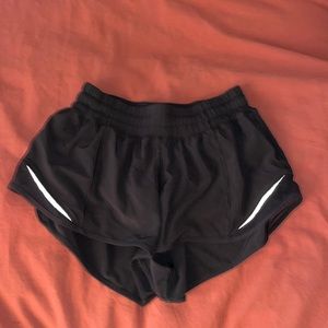 black lululemon shorts